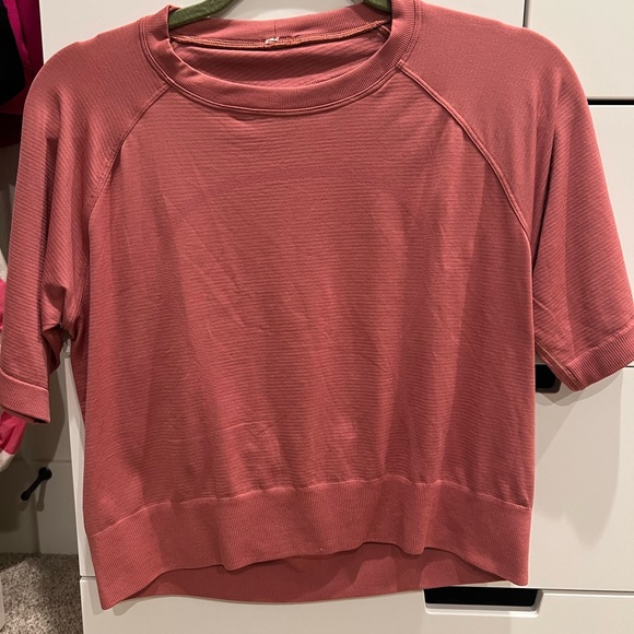 This is a Lululemon Wonder bottoms and open back top. - Picture 4 of 5